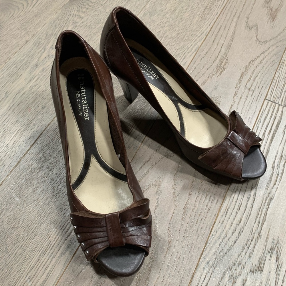 Naturalizer Brown Peeptoe 3” heels